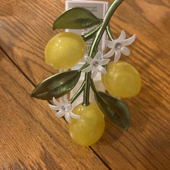 White Barn Wallflower Plug -  Lemon Branch - NWT - Picture 5 of 5